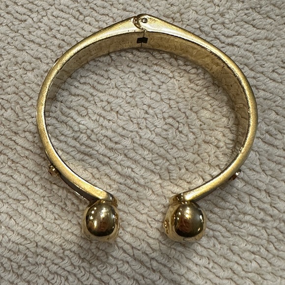 Alexander McQueen Gold Skull Cuff Bracelet - Picture 4 of 7